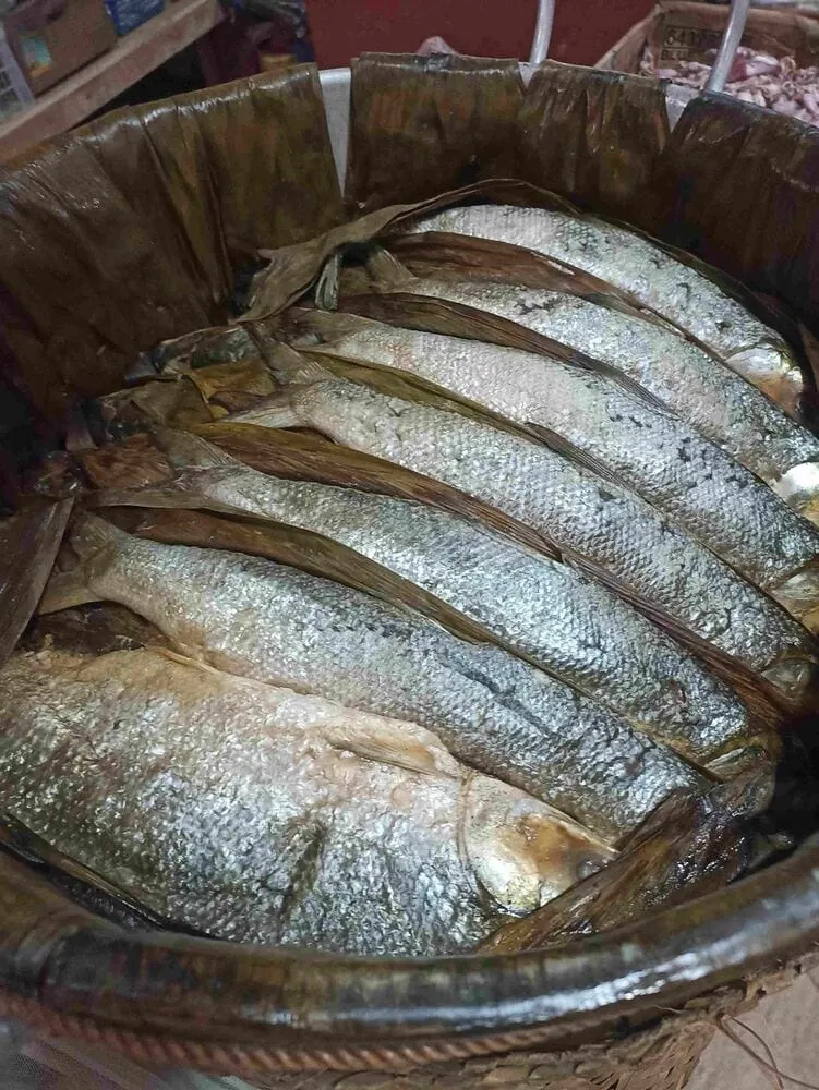 Bandeng presto IKANTUNA.PWT dikukus dalam kukusan bambu
